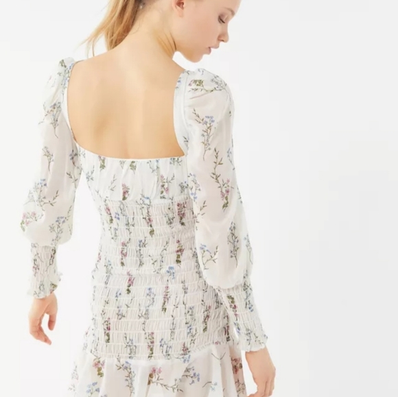 Summer Vintage-femme Smocked Ruffled Mini Dress - Picture 3 of 3